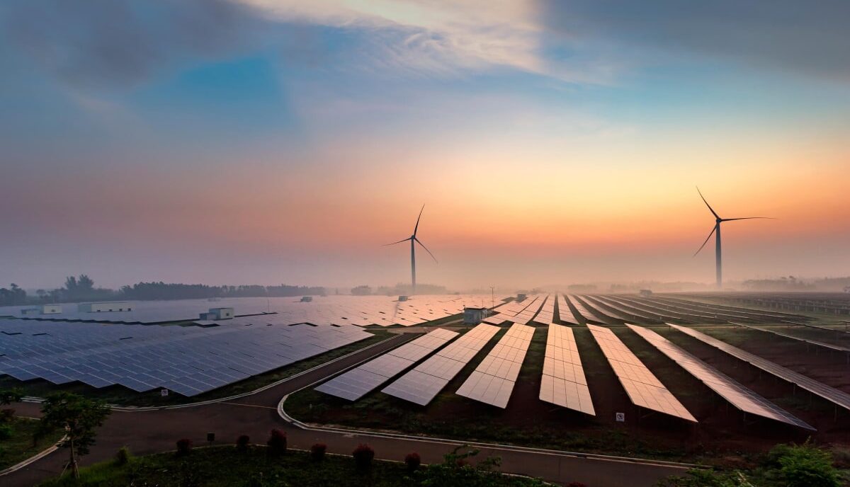 intersolar-2024-solaredge-launches-new-powerful-solution-for-small-medium-utility-scale-and-dual-use-solar-segment-in-germany